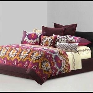 Natori “Chapan” Queen Comforter Set